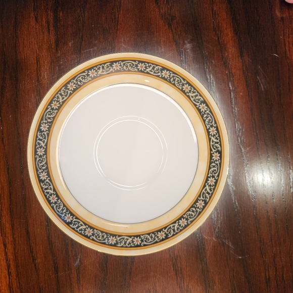 EUC Set of 4 Wedgewood Leigh Shape Footed Cup & Saucer Set 2 3/4 in - Picture 5 of 7